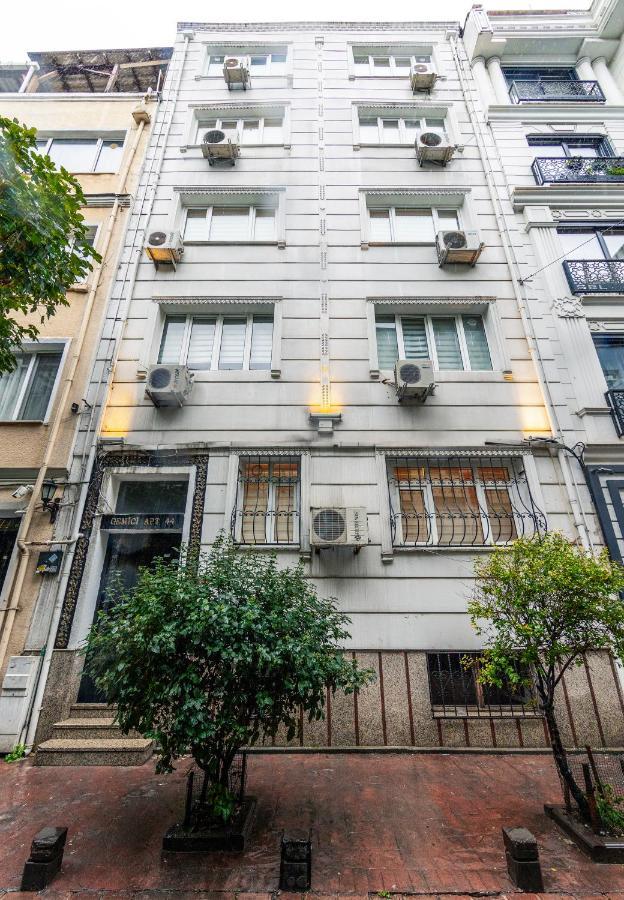 Apartament In The Center Of Taksim And Galataport 2 Bedrooms And 1 Living In
